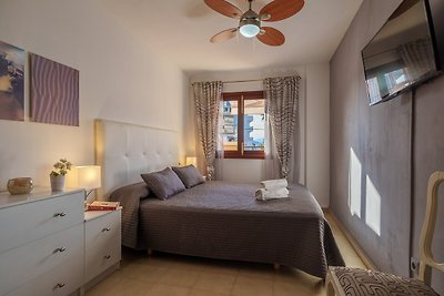 3 bedroom apartment, 150m from beach