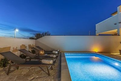 Familienvilla mit Pool, Wellness