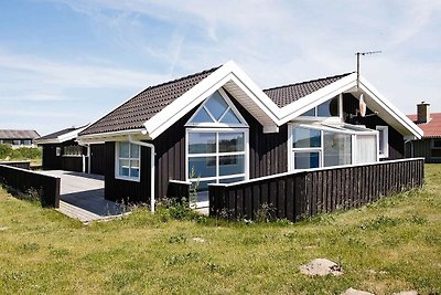 Ruhiges Ferienhaus mit Hallenbad in Løkken