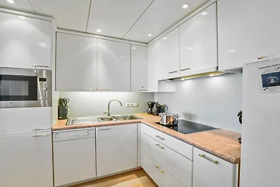 Modern 2-slaapkamerappartement met zeezicht.