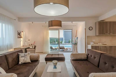 Deluxe Four Bedroom Villa with Sea View and P...