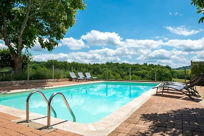 Bella casa vacanze con piscina a Teillots