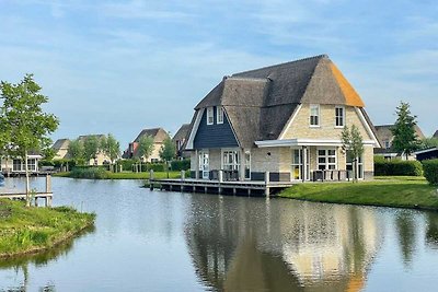 Spaziosa villa con due saune, sul Tjeukemeer