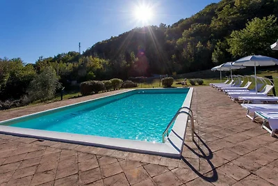 Appartamento in casale con piscina