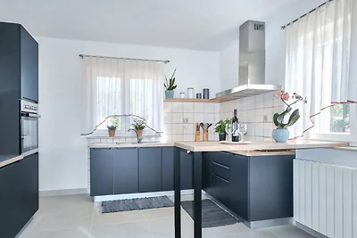 Breg Ivanovci - Three Bedroom Villa with Swim...