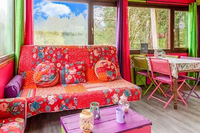 Lebhaftes Ferienhaus mit Garten