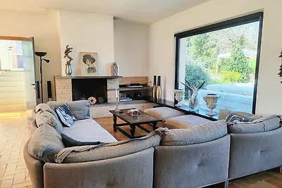 Elegante Villa mit Pool