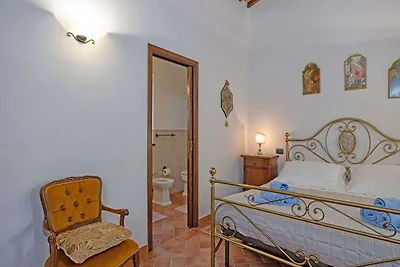Omringd door groene Toscaanse heuvels