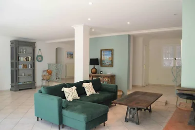 Ferienhaus mit großem Garten und Pool