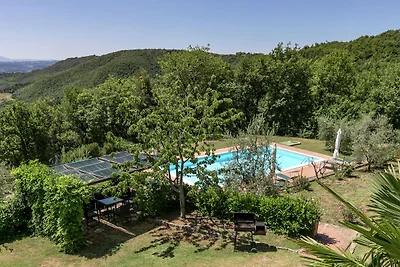 Spazioso agriturismo con piscina a Ficulle