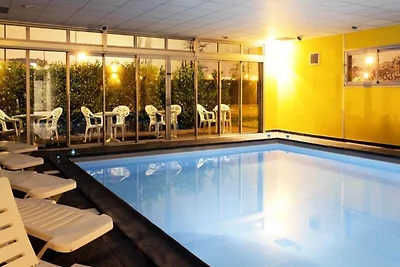 Wohnung nahe Aeroscopia mit Pool