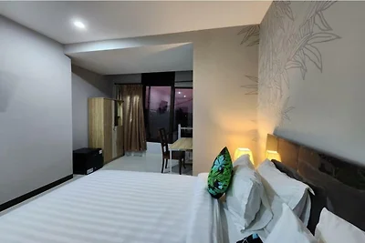 Cozy Deluxe Double Stay with Modern Comfort