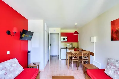 Wohnung am See mit Pool in Frankreich