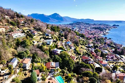 Appartamento a Verbania con vista lago