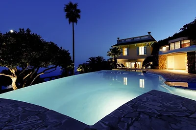 Prächtige Villa mit Meerblick für eine Gruppe