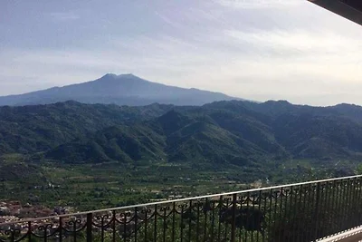 Graziosa villetta a Gaggi con piscina
