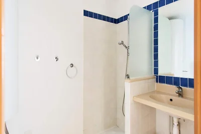 Marineblaue Residenz f�r drei Personen