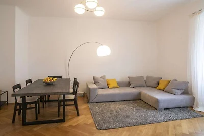 Geschmackvoll  und ruhig mit Terrasse