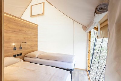 Luxuriöses Safarizelt mit Klimaanlage in eine...