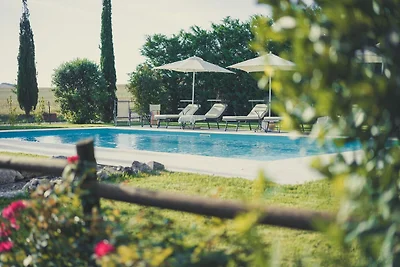 Eingerichtetes Ferienhaus mit Pool
