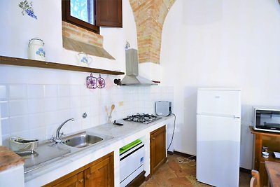 Welcoming apartment in Mantignana with shared...