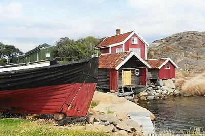 12 persone case ad LYSEKIL