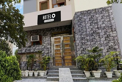 Hotel O Sector 52 Gurgaon