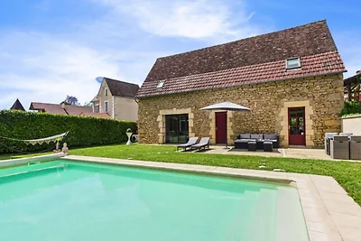 Huis in Saint-Julien met verwarmd zwembad