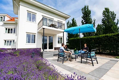 Modern appartement met spa, niet ver van zee