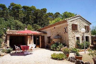Stone house in rural Provencal countryside ne...