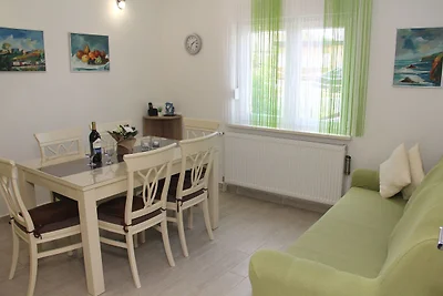 Wohnung in Grebatica mit Meeresstrand