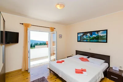 Villa Mateo - Three Bedroom Apartment with Te...