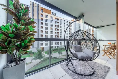 Warschauer Wohnung mit ruhiger Loggia