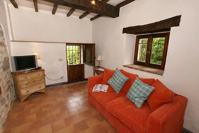 Due dimore caratteristiche in una tenuta in...