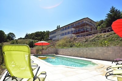 Accogliente villa con piscina