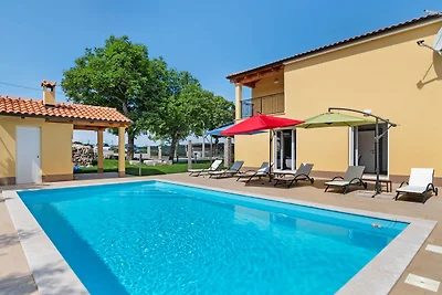 Ferienhaus in Buzet mit Terrasse