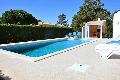 Hübsche Villa in Vilamoura mit eigenem Pool