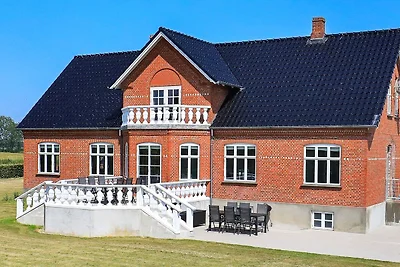 12 Personen Ferienhaus in Nyborg