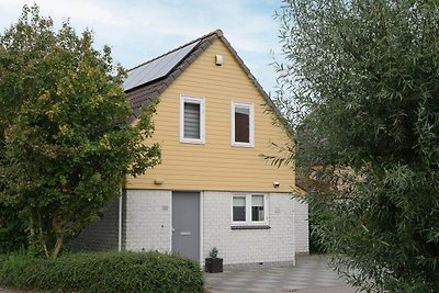 Geräumiges Ferienhaus mit Sauna in Strandnähe