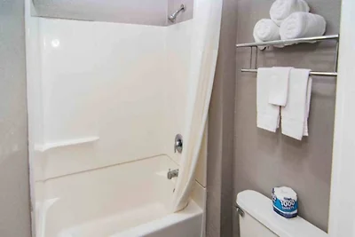 Motel 6 Ft. Pierce, Fl_1 Queen Bed | Ada