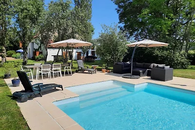 Schönes authentisches Ferienhaus mit Pool