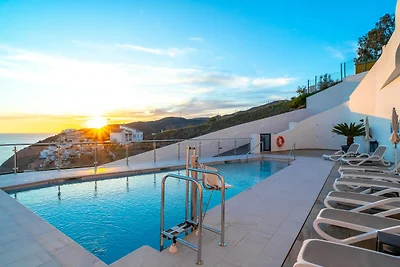 Wohnung in Nerja mit Meerblick & Pool
