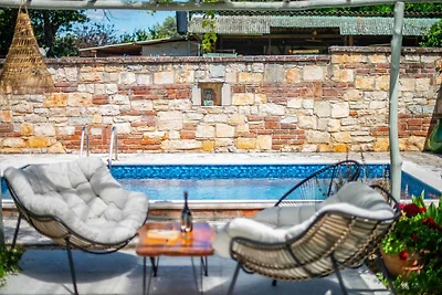 Casa vacanze convenzionale a Umago con piscin...
