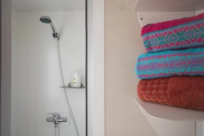 Strandlodge mit Seeblick in Ravels