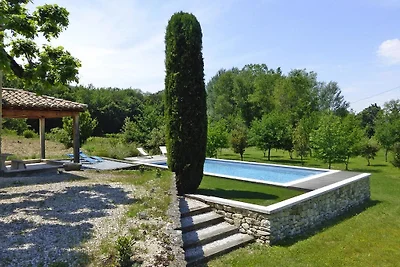 Ferienhaus mit Gemeinschaftspool in Malaucene