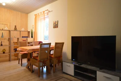 Geräumiges Obergeschoss Apartment nahe Wald