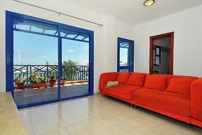 Modernes Apartment in Arrecife mit Terrasse