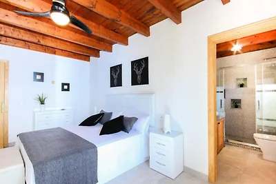 Villa in Muro met zwembad en prachtige tuin