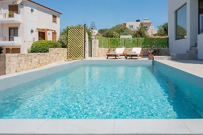 Villa in Sternes mit Pool und Bergblick