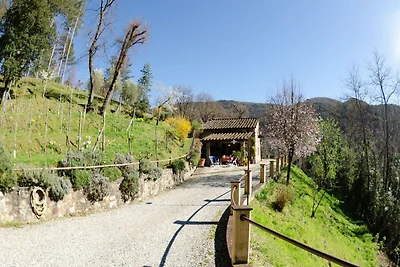 Tipica casa toscana in pietra antica